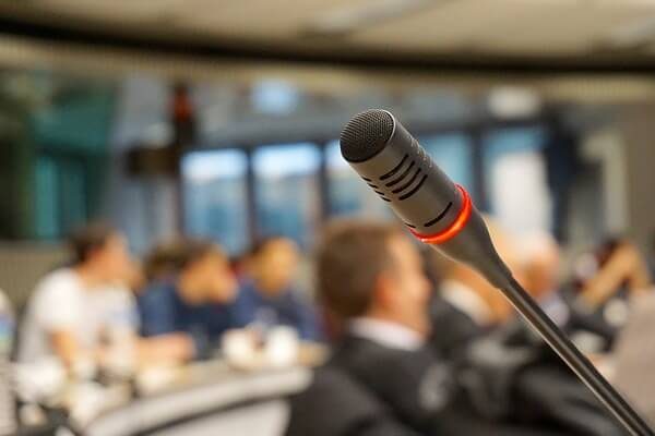 microphone-704255_640 (1)